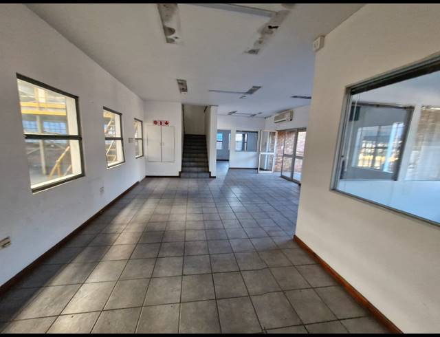 790M² FACTORY TO LET IN JET PARK
